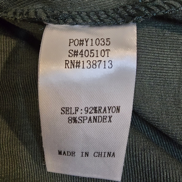 Doe & Rae Dark Green Cut Out Lightweight Top Size Small - Picture 6 of 7